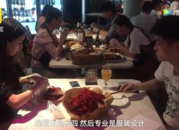 Nhà hàng Trung Quốc tuyển gái trẻ bóc tôm cho khách