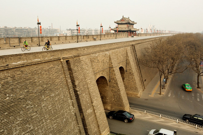 Tham quan Tường thành cổ 600 tuổi ở Tây An, Trung Quốc